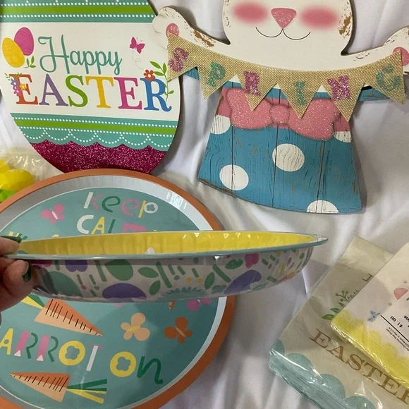 Easter Dinnerware Set & Decor,Platters, Napkins, Plastic Eggs 2 Wall Decorations - Picture 7 of 14